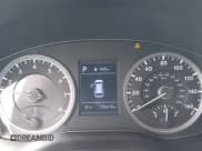 ✅ 2019 Hyundai Santa Fe SE • VIN: 5NMS23AD1KH044131 • Lot: 43237640. Wystawiony na IAAI z przebiegiem 105 619 mil. Bezpłatny archiwum sprzedaży aukcyjnych z USA i szczegółowy raport historii pojazdu na DreamBid. Zdjęcie 7.