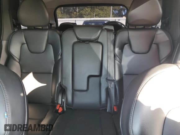 ✅ 2020 Volvo XC90 Momentum • VIN: YV4102CK9L1602744 • Lot: 81433244. Wystawiony na Copart z przebiegiem 99 044 mil. Bezpłatny archiwum sprzedaży aukcyjnych z USA i szczegółowy raport historii pojazdu na DreamBid. Zdjęcie 10.