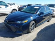 ✅ 2020 Toyota Camry SE • VIN: 4T1G11AK3LU309679 • Lot: 43473013. Wystawiony na IAAI z przebiegiem 50 745 mil. Bezpłatny archiwum sprzedaży aukcyjnych z USA i szczegółowy raport historii pojazdu na DreamBid. Zdjęcie 2.