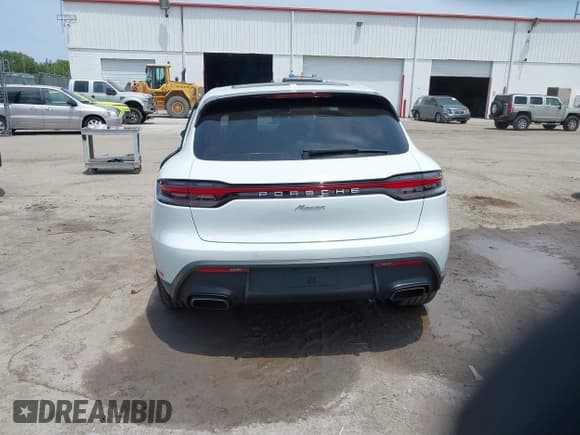 ✅ 2022 Porsche Macan • VIN: WP1AA2A54NLB07869 • Lot: 42329019. Listed on IAAI with 41,613 mi. Free auction sales archive from the USA and detailed vehicle history report at DreamBid. Image 16.