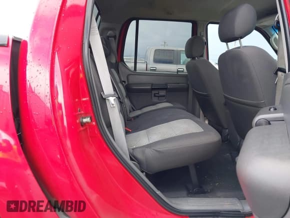 ✅ 2005 Ford Explorer Sport Trac XLS • VIN: 1FMZU67K75UB39737 • Lot: 41745919. Wystawiony na IAAI z przebiegiem 190 266 mil. Bezpłatny archiwum sprzedaży aukcyjnych z USA i szczegółowy raport historii pojazdu na DreamBid. Zdjęcie 8.