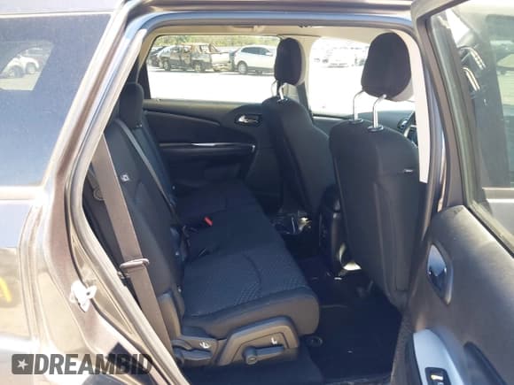 ✅ 2019 Dodge Journey SE • VIN: 3C4PDCBB8KT846031 • Lot: 43406165. Wystawiony na IAAI z przebiegiem 88 256 mil. Bezpłatny archiwum sprzedaży aukcyjnych z USA i szczegółowy raport historii pojazdu na DreamBid. Zdjęcie 8.