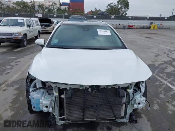 2022 Toyota Camry XLE z VIN 4T1F11AK6NU044951, wystawiony jako IAAI lot #42666463 z przebiegiem 37 559 mil mil oraz . Historia ofert i sprzedaży dostępna na DreamBid. Obrazek 13.