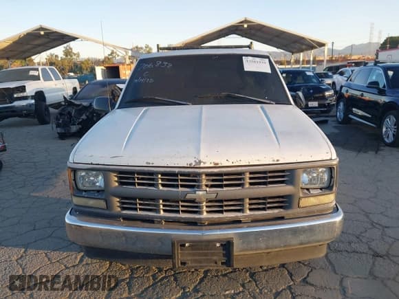 ✅ 1995 Chevrolet Silverado 1500 • VIN: 1GCEC14Z4SZ281066 • Lot: 43501939. Wystawiony na IAAI z przebiegiem 272 396 mil. Bezpłatny archiwum sprzedaży aukcyjnych z USA i szczegółowy raport historii pojazdu na DreamBid. Zdjęcie 6.