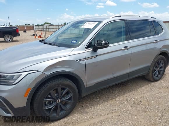 ✅ 2023 Volkswagen Tiguan SE • VIN: 3VV3B7AX3PM054087 • Lot: 42851841. Listed on IAAI with 42,381 mi. Free auction sales archive from the USA and detailed vehicle history report at DreamBid. Image 6.