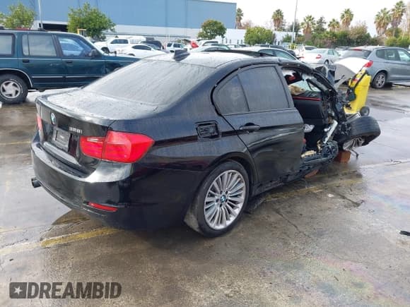 ✅ 2012 BMW 3 Series 328i • VIN: WBA3C1C58CF431394 • Lot: 43726335. Listed on IAAI with Not provided. Free auction sales archive from the USA and detailed vehicle history report at DreamBid. Image 4.