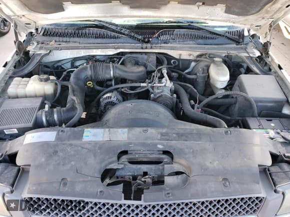 ✅ 2003 Chevrolet Silverado 1500 • VIN: IDCO004199ZZ • Лот: 85870734. Опубликован ранее на Copart с пробегом 289 533 миль. Бесплатный доступ к архиву аукционных продаж из США и подробный отчёт об истории автомобиля на DreamBid. Изображение 11.