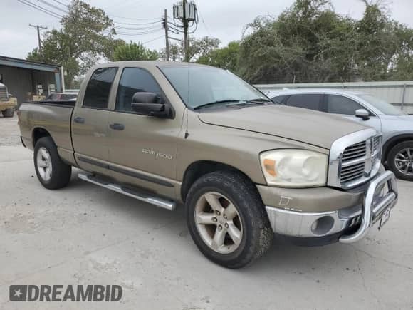 ✅ 2007 Dodge 1500 SLT • VIN: 1D7HA18P37J570799 • Лот: 75761654. Размещён на Copart с пробегом 201 798 миль миль. Получите бесплатный доступ к архиву аукционных продаж из США и посмотрите подробный отчёт об истории автомобиля на DreamBid. Изображение 4.
