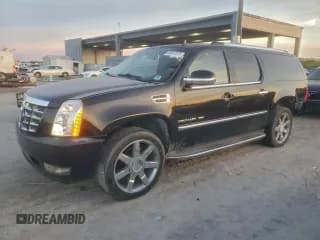 ✅ 2014 Cadillac Escalade ESV Luxury • VIN: 1GYS4HEF2ER156353 • Lot: 95387375. Listed on Copart with 121,594 mi. Free auction sales archive from the USA and detailed vehicle history report at DreamBid. Image 1.