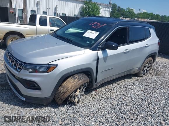✅ 2024 Jeep Compass Limited • VIN: 3C4NJDCN0RT125579 • Lot: 42313629. Wystawiony na IAAI z przebiegiem 39 137 mil. Bezpłatny archiwum sprzedaży aukcyjnych z USA i szczegółowy raport historii pojazdu na DreamBid. Zdjęcie 17.