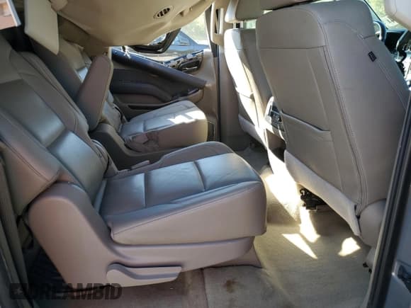 ✅ 2018 Chevrolet Suburban LT • VIN: 1GNSCHKC3JR186899 • Lot: 76330104. Wystawiony na Copart z przebiegiem 72 489 mil. Bezpłatny archiwum sprzedaży aukcyjnych z USA i szczegółowy raport historii pojazdu na DreamBid. Zdjęcie 11.