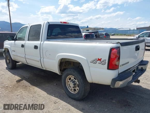 ✅ 2006 Chevrolet Silverado 2500HD LT3 • VIN: 1GCHK23G96F263885 • Лот: 42560573. Опубликован ранее на IAAI с пробегом 122 242 миль. Бесплатный доступ к архиву аукционных продаж из США и подробный отчёт об истории автомобиля на DreamBid. Изображение 3.