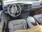 ✅ 2000 Ford Excursion Limited • VIN: 1FMNU42S5YEE16961 • Lot: 81290974. Wystawiony na Copart z przebiegiem 203 355 mil. Bezpłatny archiwum sprzedaży aukcyjnych z USA i szczegółowy raport historii pojazdu na DreamBid. Zdjęcie 8.