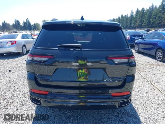 ✅ 2024 Jeep Grand Cherokee Summit • VIN: 1C4RJKET9R8590362 • Lot: 42815763. Listed on IAAI with 3,828 mi. Free auction sales archive from the USA and detailed vehicle history report at DreamBid. Image 17.