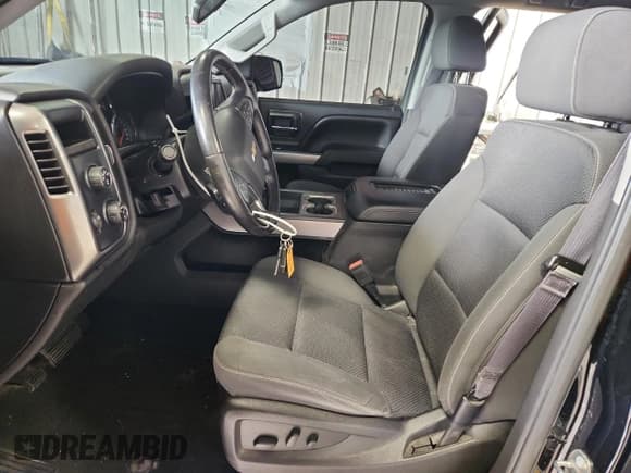 ✅ 2016 Chevrolet Silverado 1500 LT • VIN: 3GCUKREC6GG209302 • Lot: 82643885. Wystawiony na Copart z przebiegiem 70 159 mil. Bezpłatny archiwum sprzedaży aukcyjnych z USA i szczegółowy raport historii pojazdu na DreamBid. Zdjęcie 7.