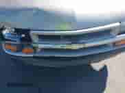 2000 Chevrolet Blazer LS z VIN 1GNCS13W2Y2355000, wystawiony jako IAAI lot #41853380 z przebiegiem 275 732 mil mil oraz . Historia ofert i sprzedaży dostępna na DreamBid. Obrazek 18.