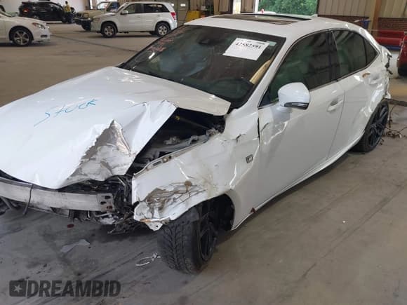 ✅ 2017 Lexus IS 200t • VIN: JTHBA1D26H5049840 • Lot: 42582591. Wystawiony na IAAI z przebiegiem 93 783 mil. Bezpłatny archiwum sprzedaży aukcyjnych z USA i szczegółowy raport historii pojazdu na DreamBid. Zdjęcie 2.