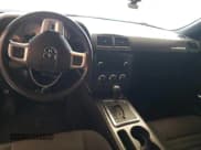 ✅ 2014 Dodge Challenger SXT • VIN: 2C3CDYAG6EH233769 • Lot: 66271134. Wystawiony na Copart z przebiegiem 128 320 mil. Bezpłatny archiwum sprzedaży aukcyjnych z USA i szczegółowy raport historii pojazdu na DreamBid. Zdjęcie 8.