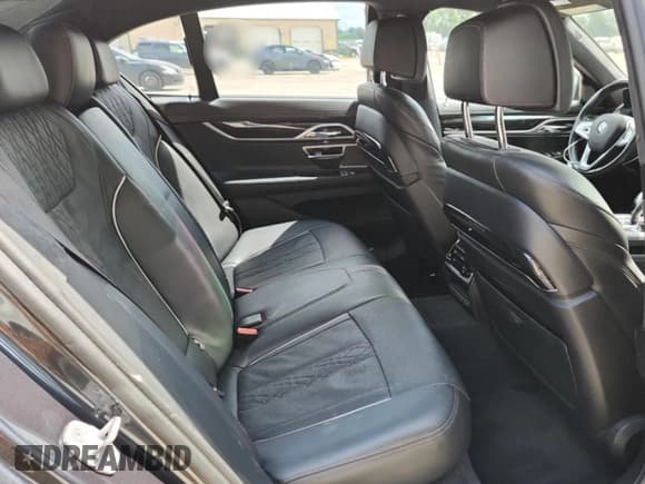 ✅ 2018 BMW 7 Series 750i xDrive • VIN: WBA7B0C59JG527315 • Lot: 69630535. Wystawiony na Copart z przebiegiem 47 063 mil. Bezpłatny archiwum sprzedaży aukcyjnych z USA i szczegółowy raport historii pojazdu na DreamBid. Zdjęcie 10.