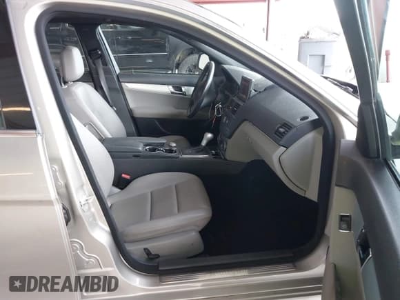 ✅ 2008 Mercedes-Benz C 300 Sport • VIN: WDDGF54X88R016283 • Lot: 43347497. Wystawiony na IAAI z przebiegiem 150 282 mil. Bezpłatny archiwum sprzedaży aukcyjnych z USA i szczegółowy raport historii pojazdu na DreamBid. Zdjęcie 5.