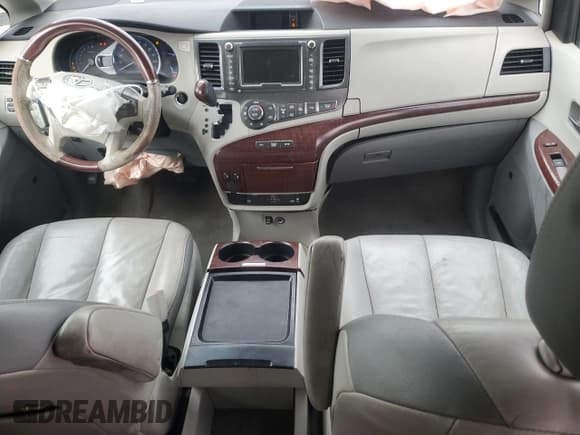 ✅ 2011 Toyota Sienna XLE • VIN: 5TDDK3DC2BS021790 • Лот: 89738505. Опубликован ранее на Copart с пробегом 271 209 миль. Бесплатный доступ к архиву аукционных продаж из США и подробный отчёт об истории автомобиля на DreamBid. Изображение 8.