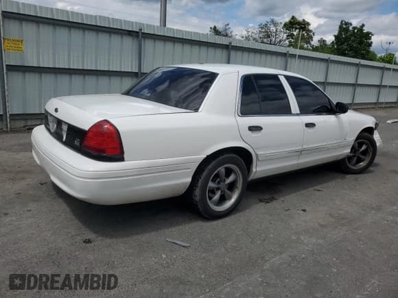 ✅ 2010 Ford Police Interceptor • VIN: 2FABP7BV2AX141201 • Lot: 57223595. Listed on Copart with Not provided. Free auction sales archive from the USA and detailed vehicle history report at DreamBid. Image 3.