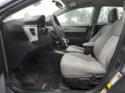 ✅ 2015 Toyota Corolla LE • VIN: 5YFBURHE7FP188015 • Лот: 92470535. Опубликован ранее на Copart с пробегом 219 932 миль. Бесплатный доступ к архиву аукционных продаж из США и подробный отчёт об истории автомобиля на DreamBid. Изображение 7.