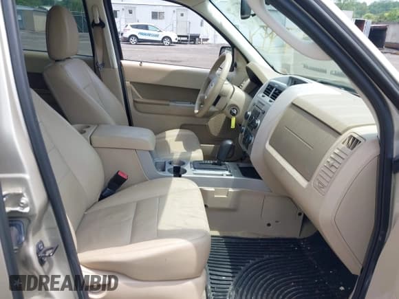 ✅ 2011 Ford Escape XLT • VIN: 1FMCU9DG2BKB64334 • Лот: 42434428. Опубликован ранее на IAAI с пробегом 147 891 миль. Бесплатный доступ к архиву аукционных продаж из США и подробный отчёт об истории автомобиля на DreamBid. Изображение 5.