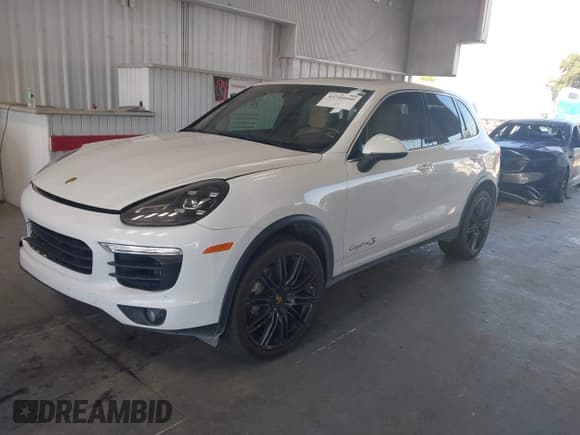 ✅ 2016 Porsche Cayenne S • VIN: WP1AB2A25GLA95396 • Lot: 43749440. Listed on IAAI with 130,437 mi. Free auction sales archive from the USA and detailed vehicle history report at DreamBid. Image 17.