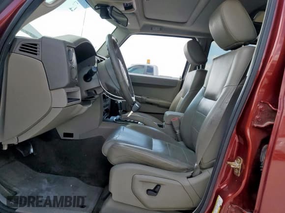 ✅ 2006 Jeep Commander • VIN: 1J8HH48N06C369122 • Лот: 50491065. Опубликован ранее на Copart с пробегом 123 692 миль. Бесплатный доступ к архиву аукционных продаж из США и подробный отчёт об истории автомобиля на DreamBid. Изображение 7.