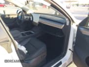 ✅ 2024 Tesla Model Y Long Range • VIN: 7SAYGDEE9RA289890 • Lot: 43502051. Wystawiony na IAAI z przebiegiem 16 169 mil. Bezpłatny archiwum sprzedaży aukcyjnych z USA i szczegółowy raport historii pojazdu na DreamBid. Zdjęcie 5.