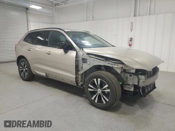 ✅ 2025 Volvo XC60 Core • VIN: YV4M12RJ7S1093423 • Лот: 70765565. Опубликован ранее на Copart с пробегом 14 396 миль. Бесплатный доступ к архиву аукционных продаж из США и подробный отчёт об истории автомобиля на DreamBid. Изображение 4.