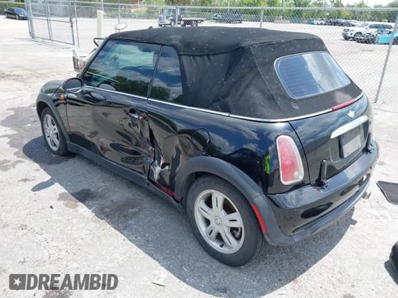 ✅ 2006 MINI Convertible • VIN: WMWRF33566TG15464 • Lot: 42285777. Wystawiony na IAAI z przebiegiem 144 430 mil. Bezpłatny archiwum sprzedaży aukcyjnych z USA i szczegółowy raport historii pojazdu na DreamBid. Zdjęcie 3.