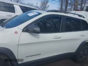 ✅ 2019 Jeep Cherokee Trailhawk Elite • VIN: 1C4PJMBX4KD207368 • Lot: 41898251. Wystawiony na IAAI z przebiegiem 49 847 mil. Bezpłatny archiwum sprzedaży aukcyjnych z USA i szczegółowy raport historii pojazdu na DreamBid. Zdjęcie 14.