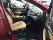 ✅ 2018 Buick Enclave Essence • VIN: 5GAERBKW1JJ199579 • Lot: 43498586. Wystawiony na IAAI z przebiegiem 106 884 mil. Bezpłatny archiwum sprzedaży aukcyjnych z USA i szczegółowy raport historii pojazdu na DreamBid. Zdjęcie 5.