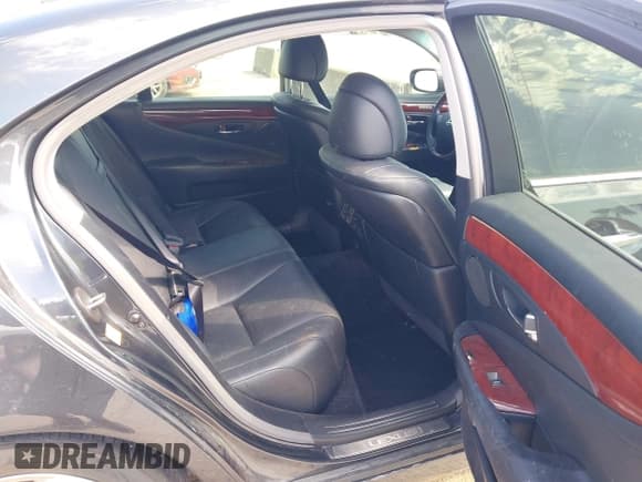 ✅ 2010 Lexus LS 460 • VIN: JTHBL5EF2A5098834 • Lot: 42238792. Listed on IAAI with 65,644 mi. Free auction sales archive from the USA and detailed vehicle history report at DreamBid. Image 8.