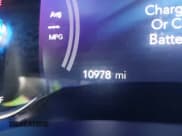 ✅ 2022 Chrysler Pacifica Hybrid Limited • VIN: 2C4RC1S79NR222225 • Лот: 41443021. Опубликован ранее на IAAI с пробегом 10 978 миль. Бесплатный доступ к архиву аукционных продаж из США и подробный отчёт об истории автомобиля на DreamBid. Изображение 16.