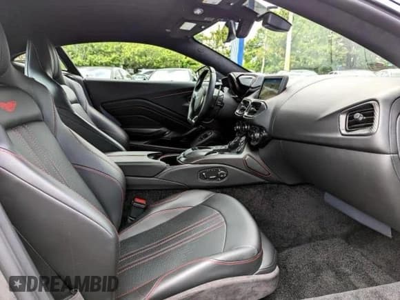 ✅ 2019 Aston Martin Vantage • VIN: SCFSMGAW4KGN01431 • Lot: 90390615. Wystawiony na Copart z przebiegiem 9 949 mil. Bezpłatny archiwum sprzedaży aukcyjnych z USA i szczegółowy raport historii pojazdu na DreamBid. Zdjęcie 5.