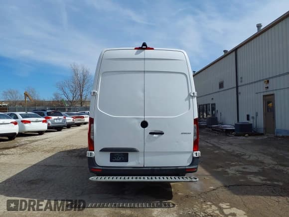 ✅ 2021 Mercedes-Benz Sprinter Cargo • VIN: W1Y4DCHY9MT049716 • Lot: 41818423. Wystawiony na IAAI z przebiegiem 77 080 mil. Bezpłatny archiwum sprzedaży aukcyjnych z USA i szczegółowy raport historii pojazdu na DreamBid. Zdjęcie 17.