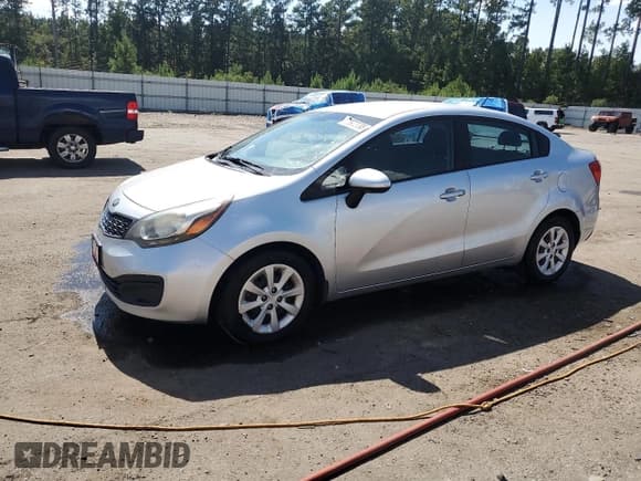 ✅ 2013 Kia Rio LX • VIN: KNADM4A38D6175778 • Лот: 71972795. Опубликован ранее на Copart с пробегом 157 924 миль. Бесплатный доступ к архиву аукционных продаж из США и подробный отчёт об истории автомобиля на DreamBid. Изображение 1.