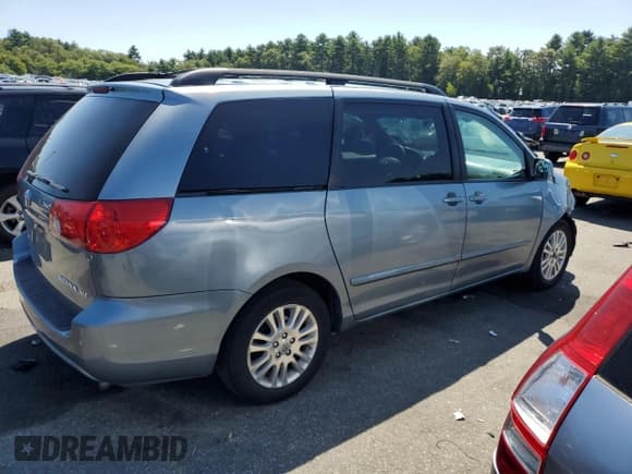 ✅ 2010 Toyota Sienna XLE • VIN: 5TDYK4CC1AS314362 • Lot: 68192085. Listed on Copart with 240,913 mi. Free auction sales archive from the USA and detailed vehicle history report at DreamBid. Image 3.