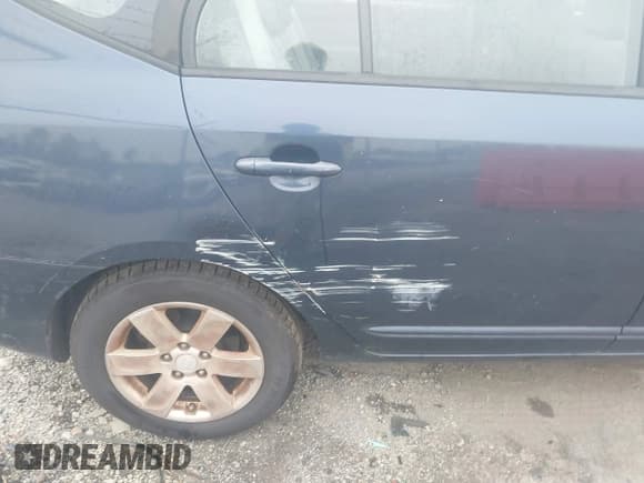 ✅ 2008 Kia Rondo LX • VIN: KNAFG526787156380 • Lot: 42898770. Wystawiony na IAAI z przebiegiem 185 851 mil. Bezpłatny archiwum sprzedaży aukcyjnych z USA i szczegółowy raport historii pojazdu na DreamBid. Zdjęcie 6.