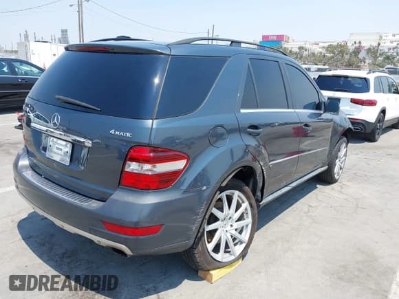 ✅ 2010 Mercedes-Benz M 350 • VIN: 4JGBB8GBXAA573147 • Lot: 42923203. Listed on IAAI with 179,727 mi. Free auction sales archive from the USA and detailed vehicle history report at DreamBid. Image 4.