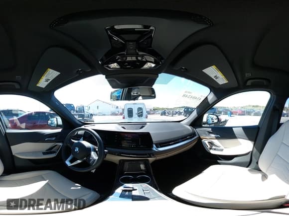 ✅ 2024 BMW X1 xDrive28i • VIN: WBX73EF05R5Y42670 • Lot: 43404248. Wystawiony na IAAI z przebiegiem 12 731 mil. Bezpłatny archiwum sprzedaży aukcyjnych z USA i szczegółowy raport historii pojazdu na DreamBid. Zdjęcie 18.