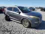 2017 Hyundai Tucson SE Plus z VIN KM8J33A46HU541889, wystawiony jako Copart lot #91064325 z przebiegiem 219 346 mil mil oraz Szkoda całkowita • Salvage title. Historia ofert i sprzedaży dostępna na DreamBid. Obrazek 4.