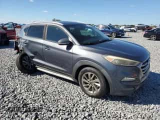 2017 Hyundai Tucson SE Plus z VIN KM8J33A46HU541889, wystawiony jako Copart lot #91064325 z przebiegiem 219 346 mil mil oraz Szkoda całkowita • Salvage title. Historia ofert i sprzedaży dostępna na DreamBid. Obrazek 4.
