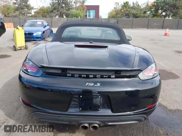 ✅ 2017 Porsche 718 Boxster S • VIN: WP0CB2A89HS241269 • Lot: 43599737. Wystawiony na IAAI z przebiegiem 19 139 mil. Bezpłatny archiwum sprzedaży aukcyjnych z USA i szczegółowy raport historii pojazdu na DreamBid. Zdjęcie 16.