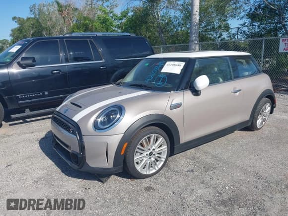 ✅ 2023 MINI Hardtop Cooper S • VIN: WMW53DH09P2T51901 • Lot: 42108680. Wystawiony na IAAI z przebiegiem 14 311 mil. Bezpłatny archiwum sprzedaży aukcyjnych z USA i szczegółowy raport historii pojazdu na DreamBid. Zdjęcie 2.