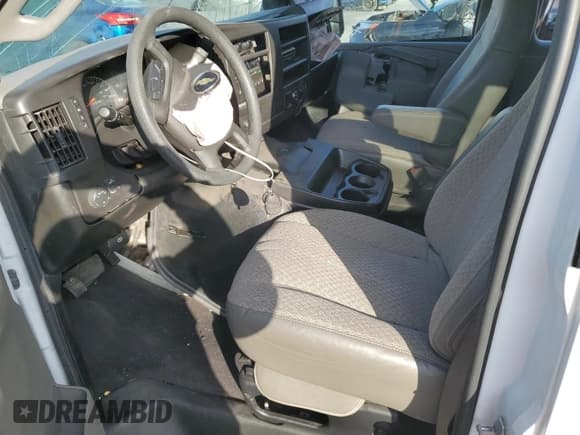 ✅ 2019 Chevrolet Express Passenger LT • VIN: 1GAZGPFG7K1269442 • Lot: 89843165. Wystawiony na Copart z przebiegiem 152 581 mil. Bezpłatny archiwum sprzedaży aukcyjnych z USA i szczegółowy raport historii pojazdu na DreamBid. Zdjęcie 7.