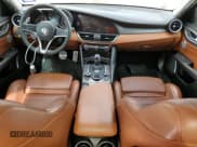 ✅ 2018 Alfa Romeo Giulia Ti Sport • VIN: ZARFAECN6J7583264 • Lot: 86291855. Wystawiony na Copart z przebiegiem 101 756 mil. Bezpłatny archiwum sprzedaży aukcyjnych z USA i szczegółowy raport historii pojazdu na DreamBid. Zdjęcie 8.